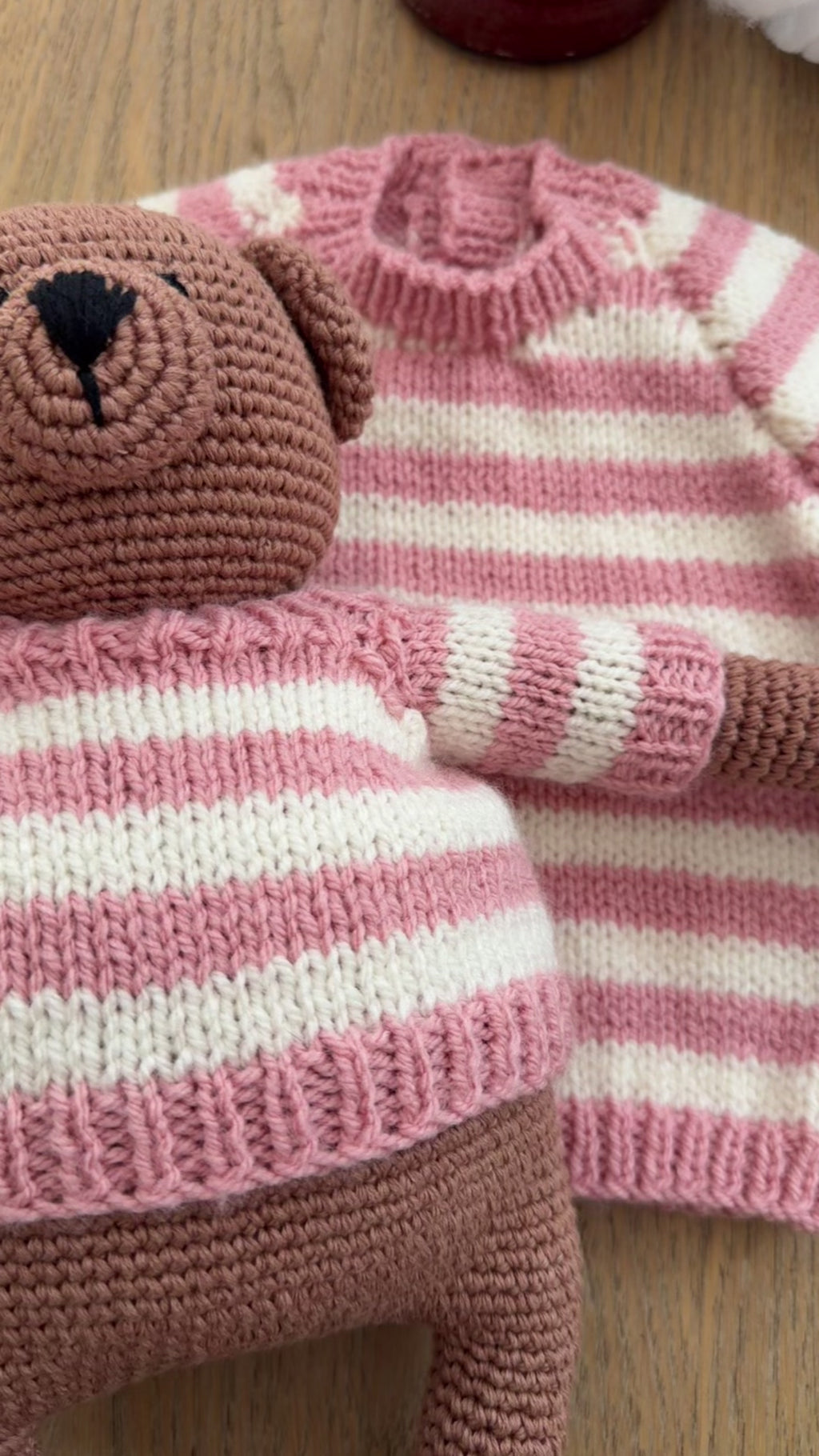 Pull Matchy Matchy – Enfant & Sa Peluche Assortis